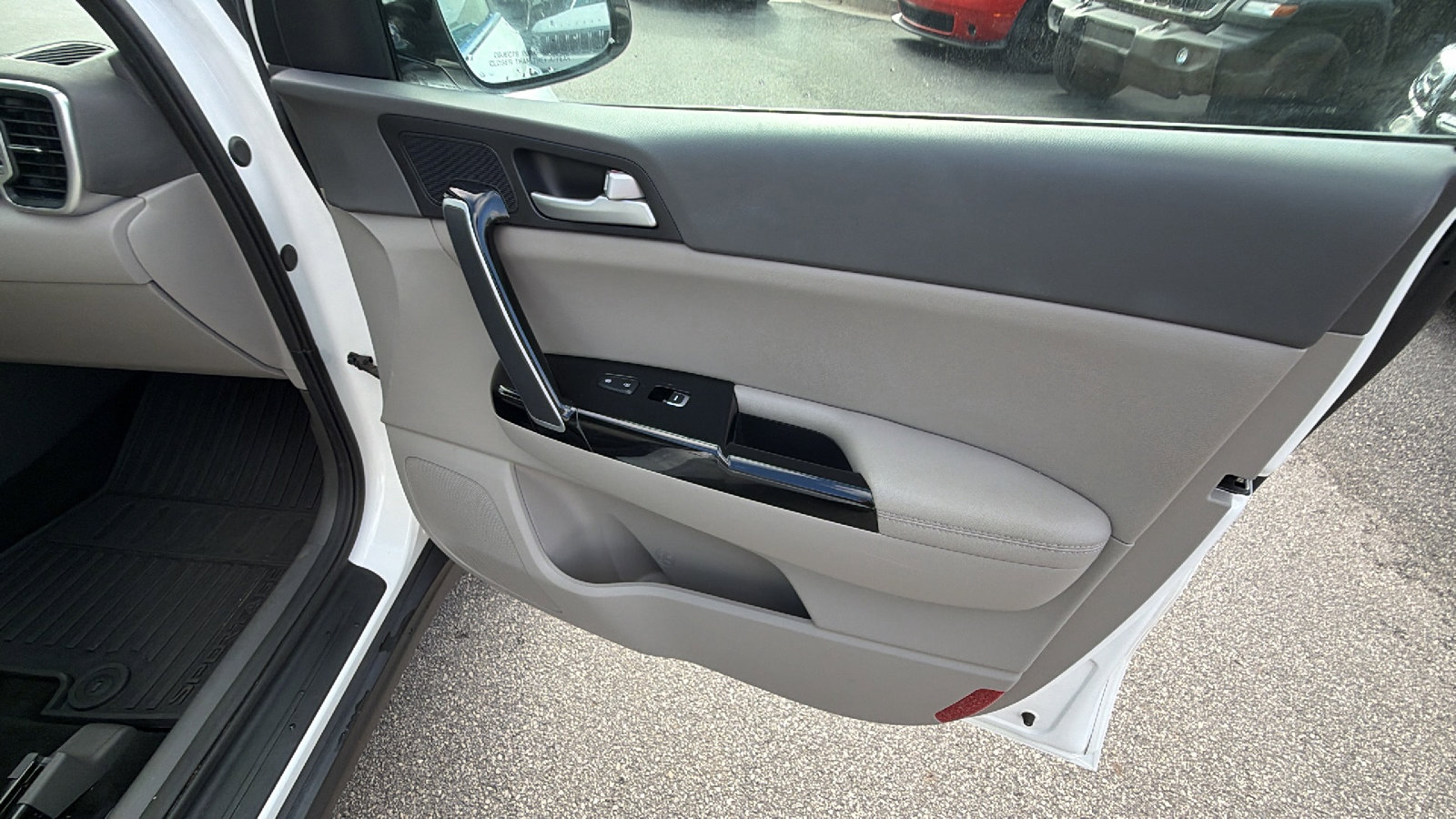 Used 2018 Kia Sportage EX image 19