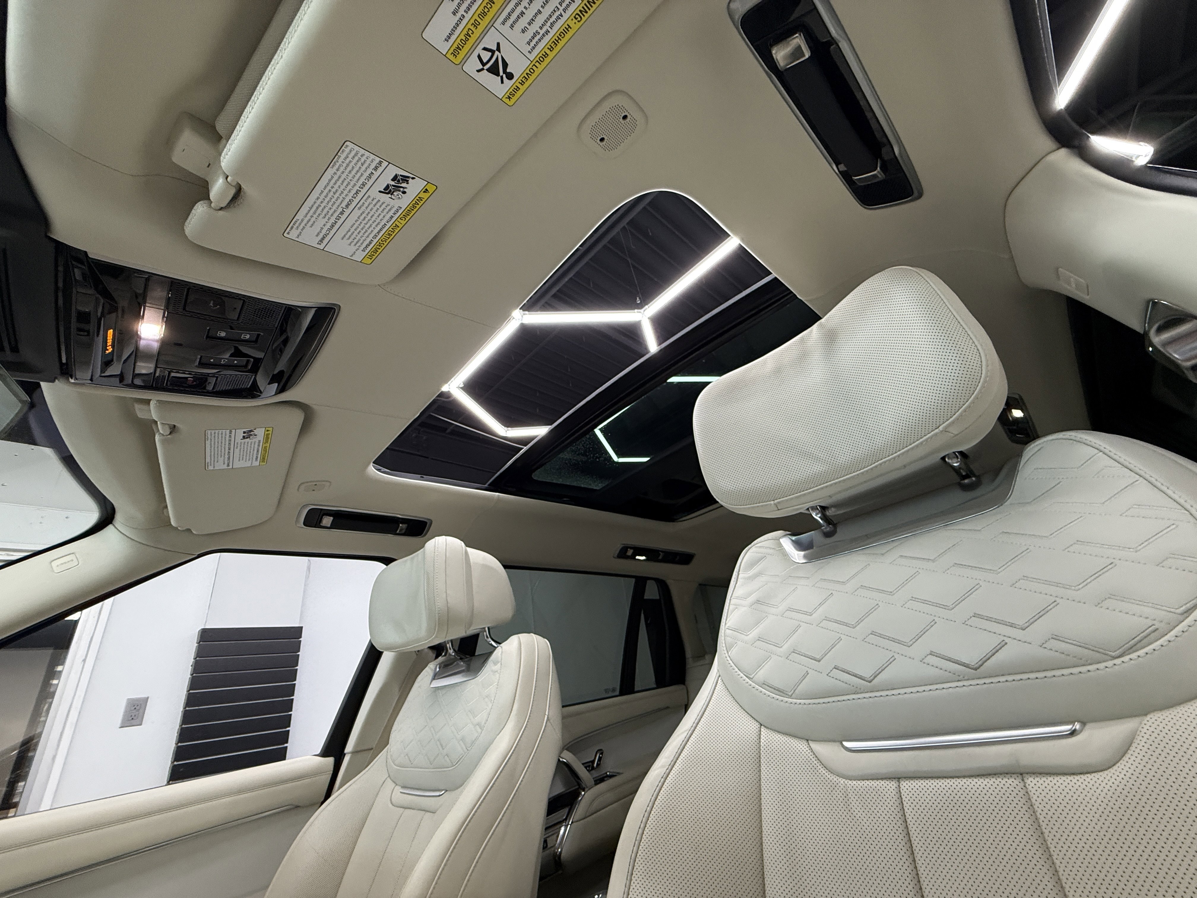 Used 2023 Land Rover Range Rover SV image 15