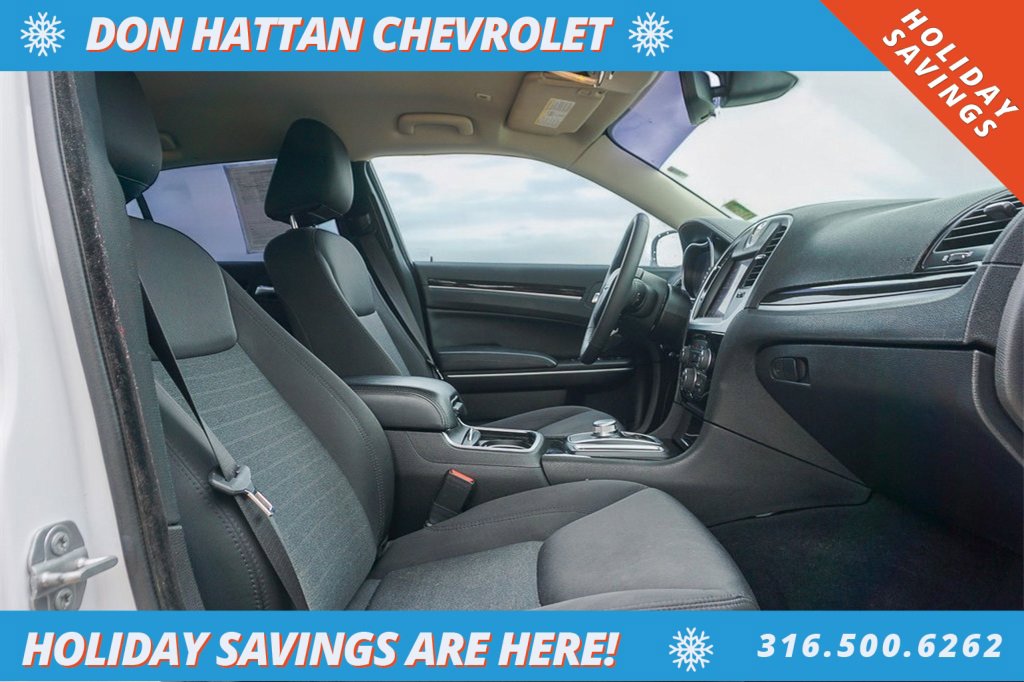 Used 2023 Chrysler 300 Touring w/ Sport Appearance Package image 22