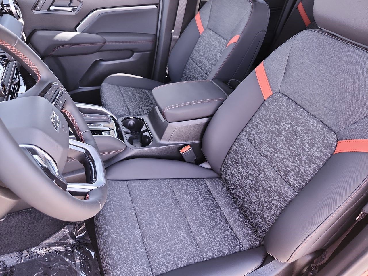 New 2025 Chevrolet Colorado Z71 w/ Midnight Edition image 25