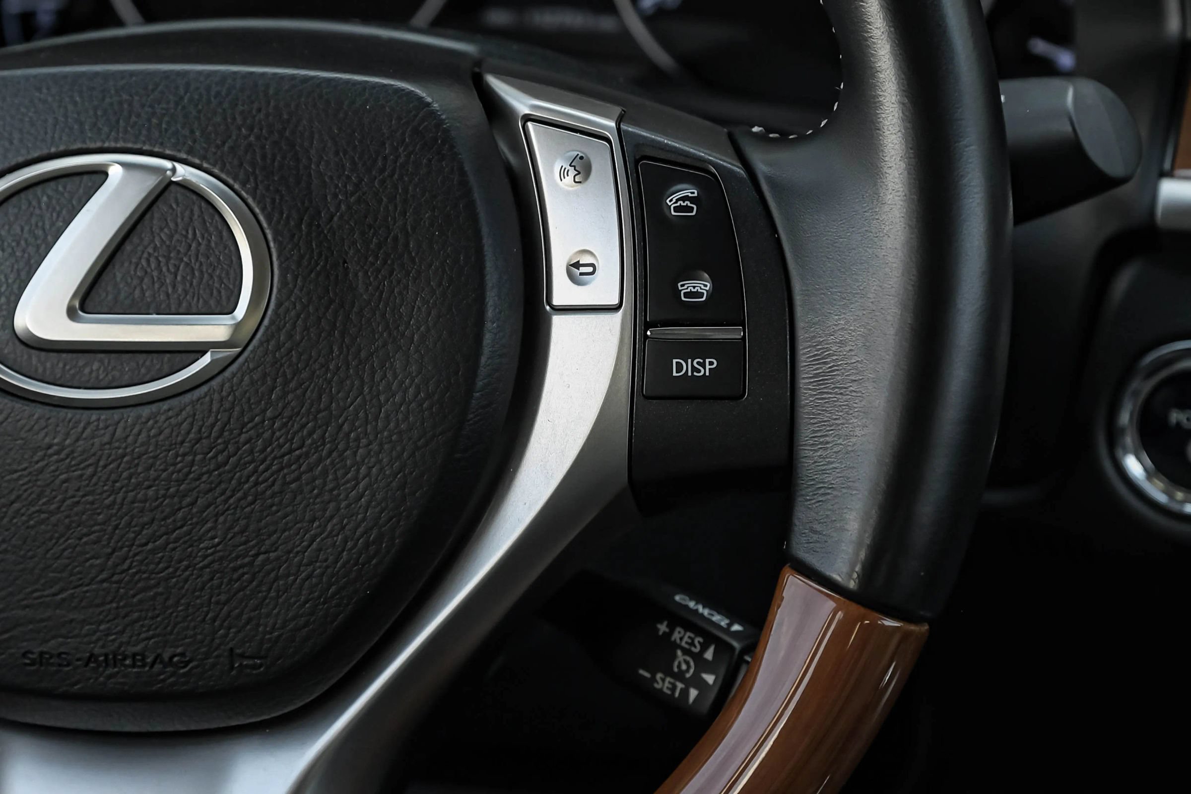 Used 2014 Lexus ES 300h w/ Luxury Package w/Bamboo Trim FWD image 17