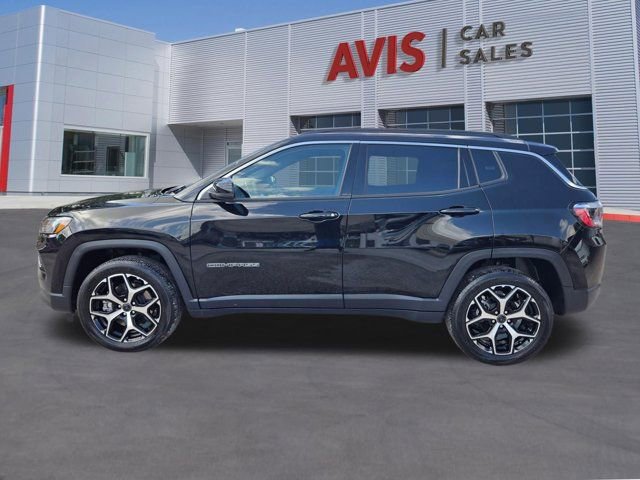 Used 2025 Jeep Compass Limited image 11
