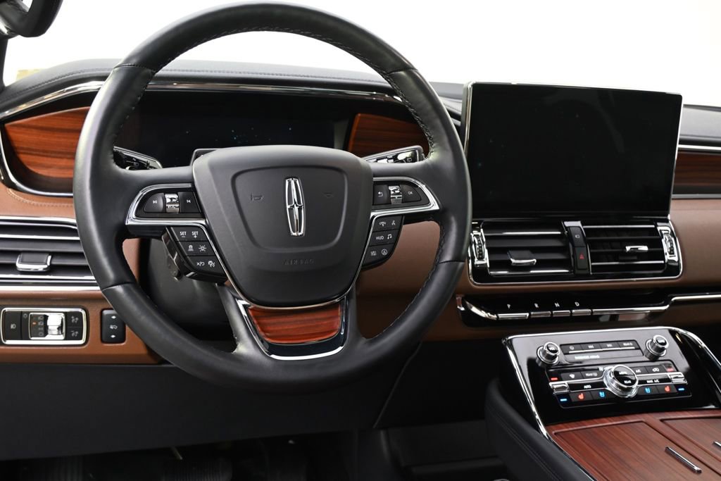 Used 2024 Lincoln Navigator Reserve AWD/4WD image 12