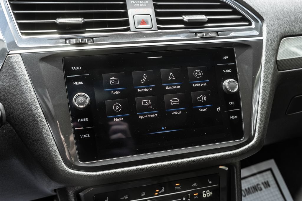 Used 2022 Volkswagen Tiguan SE R-Line AWD/4WD image 18
