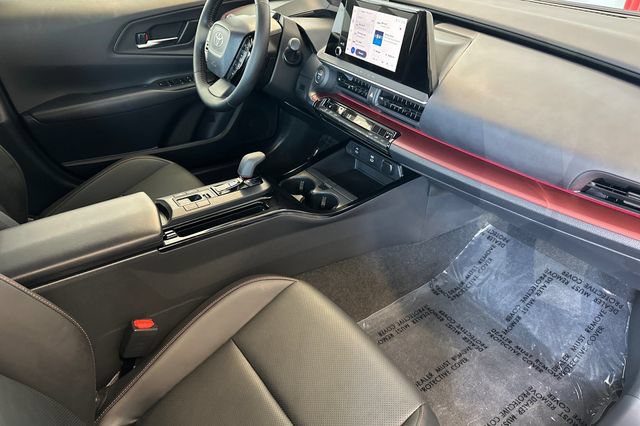 Used 2025 Toyota Prius Plug-In Hybrid FWD image 18