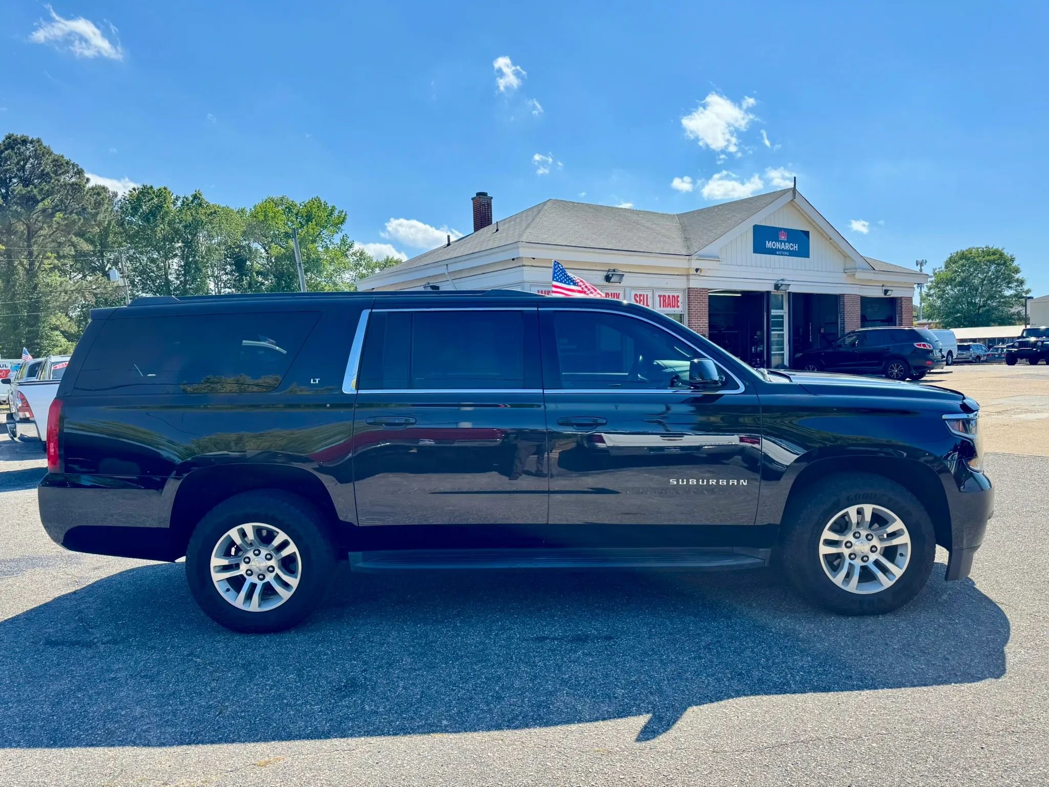 Used 2018 Chevrolet Suburban LT AWD/4WD image 6