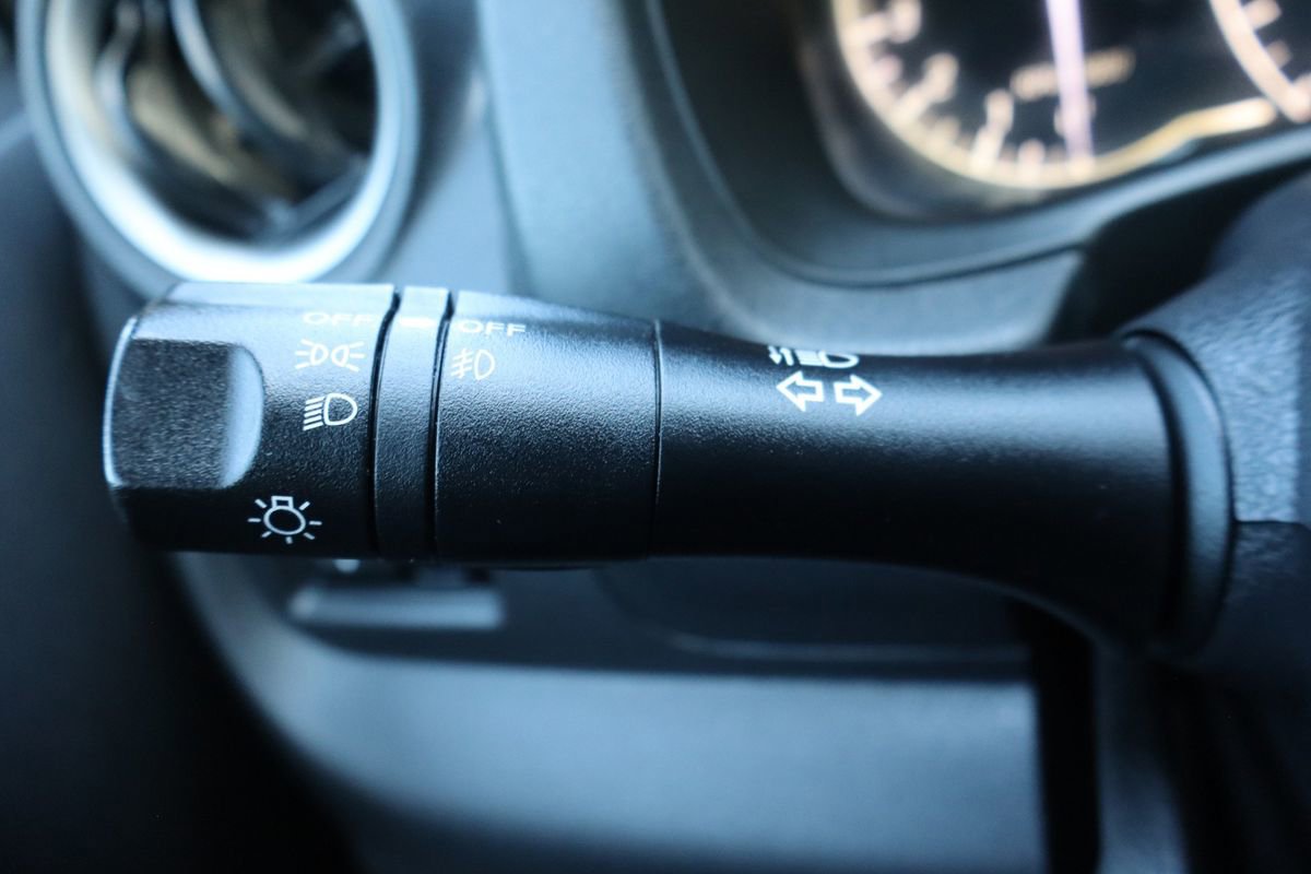 Used 2015 Nissan Versa Note SR w/ SR Convenience Package FWD image 30