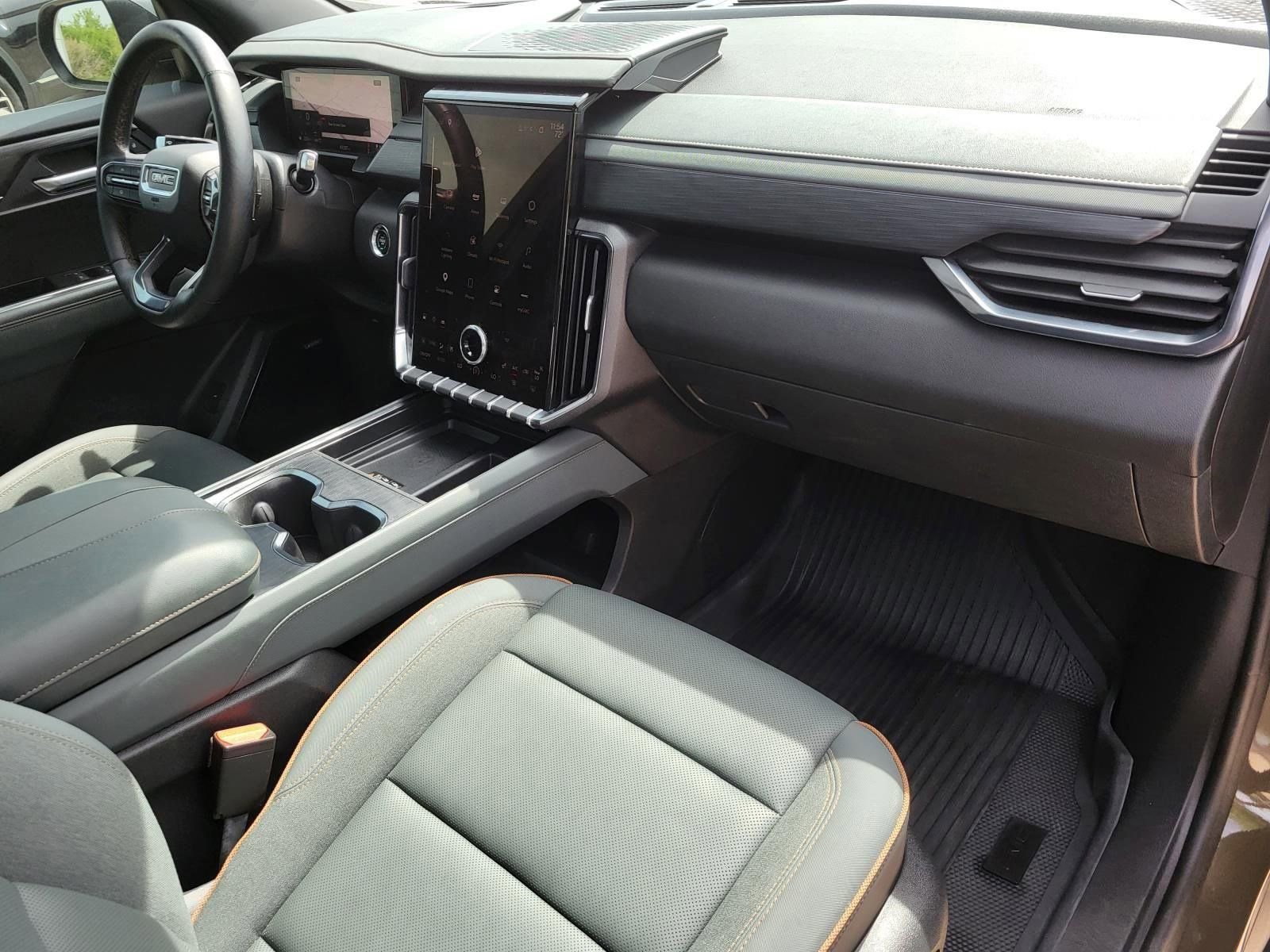Used 2024 GMC Acadia AT4 w/ Luxury Package AWD/4WD image 14