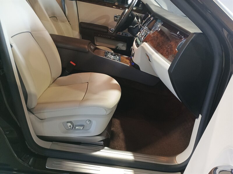 Used 2013 Rolls-Royce Ghost RWD image 47