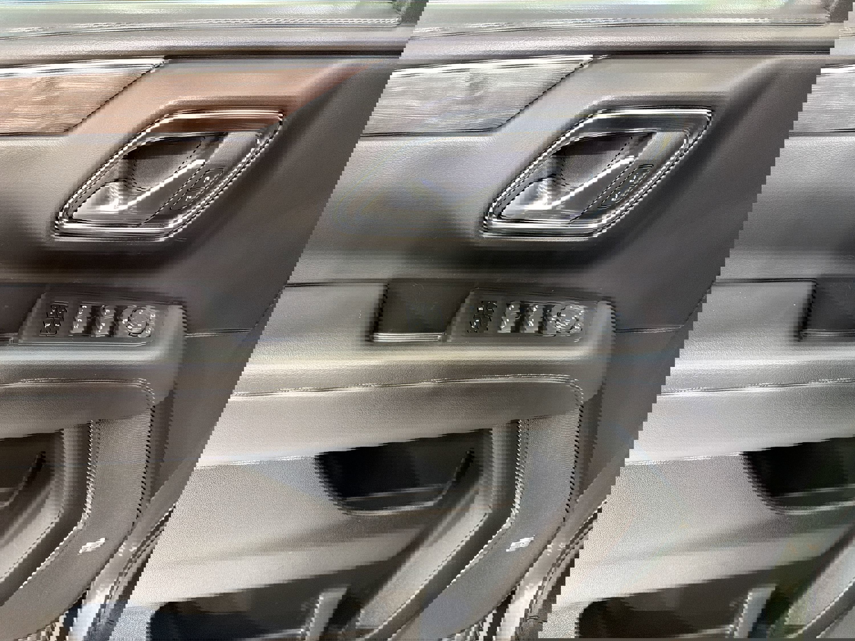 Used 2024 Chevrolet Tahoe LT image 12