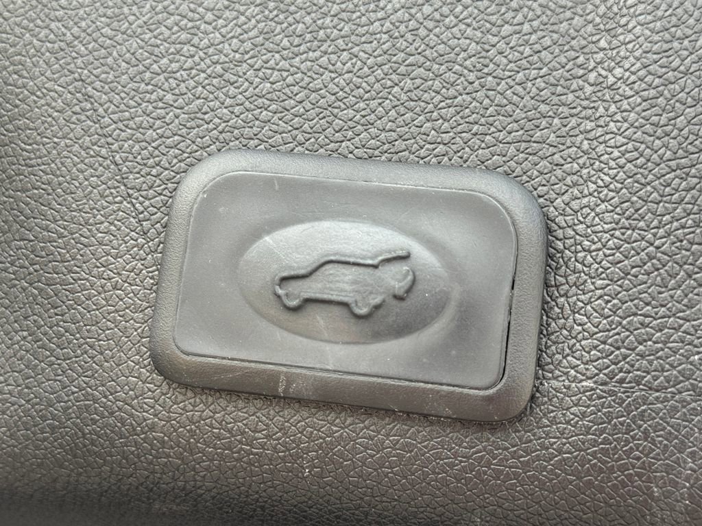 Used 2016 GMC Acadia SLE image 34