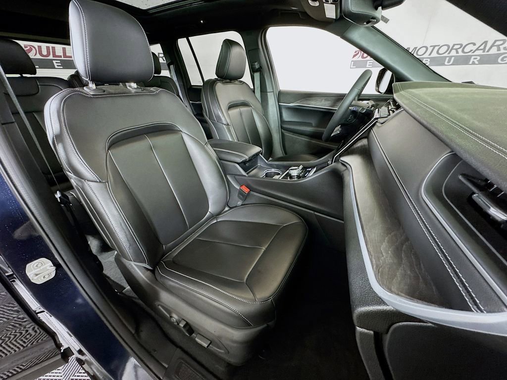 Used 2024 Jeep Grand Cherokee Limited w/ Black Appearance Package image 29