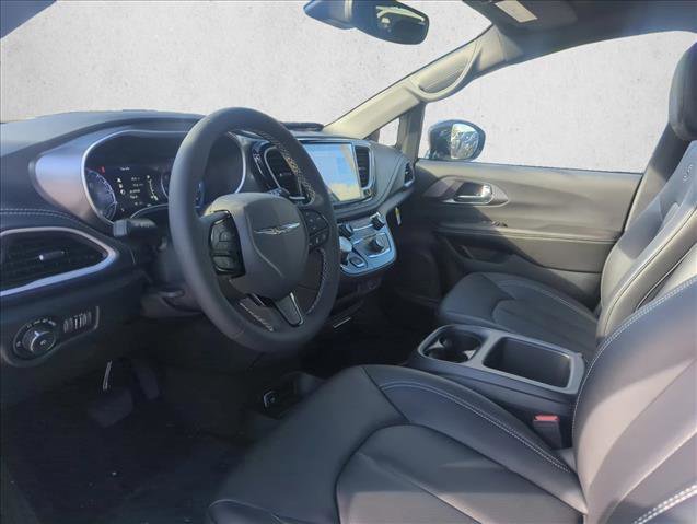 New 2026 Chrysler Pacifica Select w/ S Appearance Package video 2