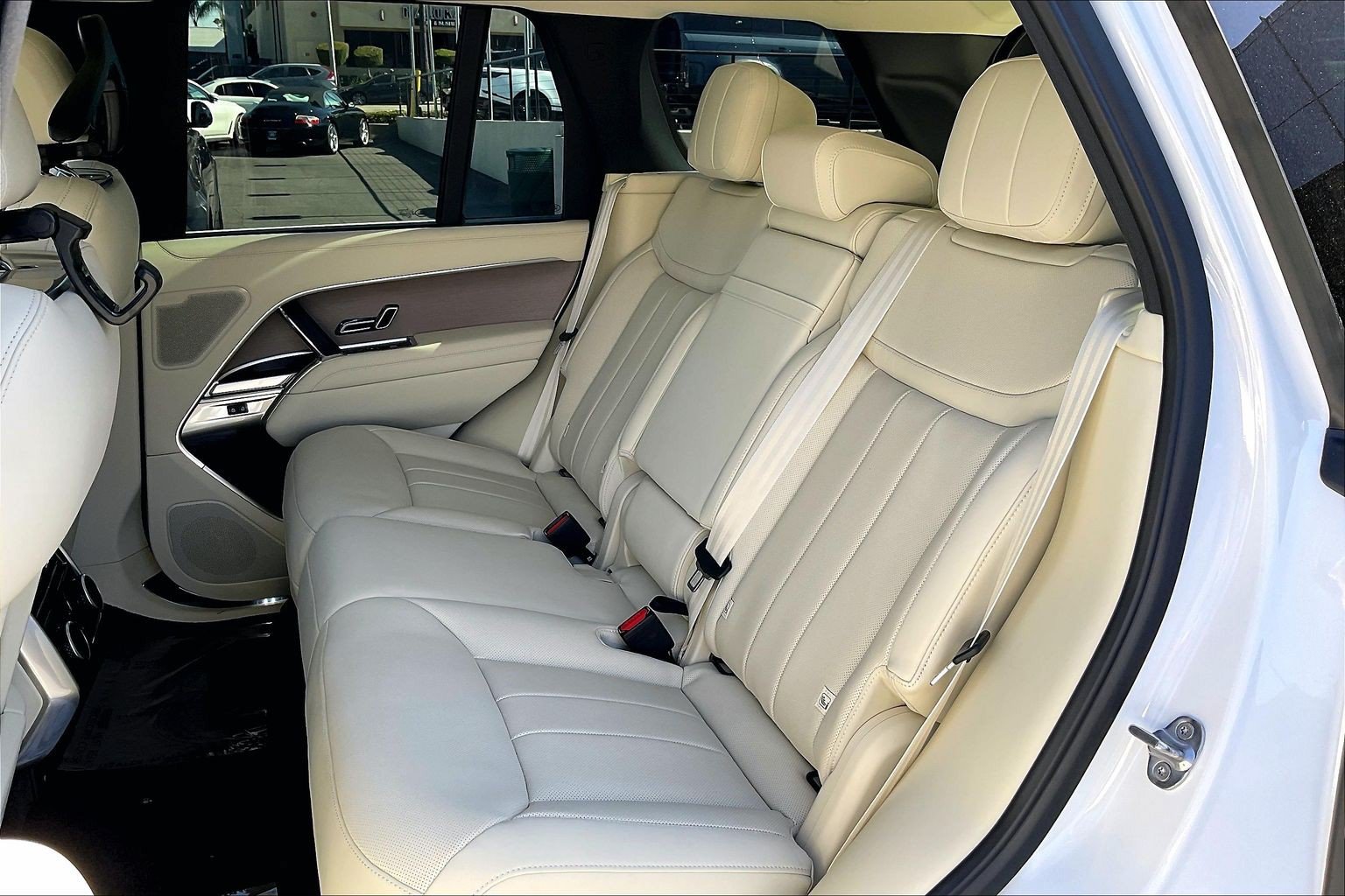 New 2026 Land Rover Range Rover SE AWD/4WD image 17