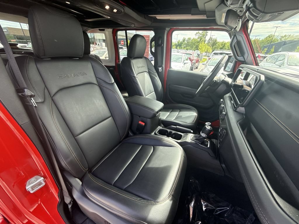 Used 2024 Jeep Wrangler Unlimited Sahara AWD/4WD image 25