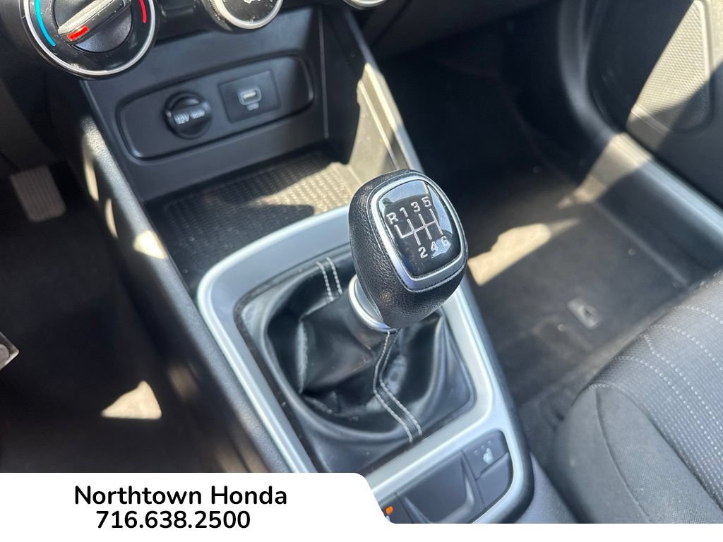 Used 2021 Hyundai Venue SE FWD image 10
