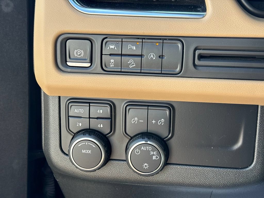 Used 2023 Chevrolet Tahoe Premier AWD/4WD image 17