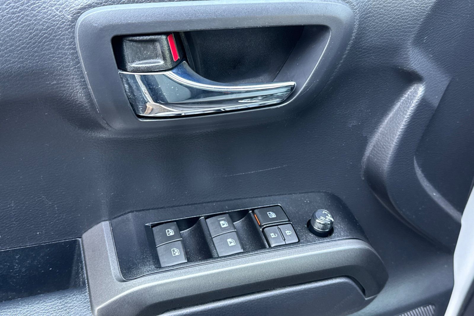 Used 2023 Toyota Tacoma TRD Sport w/ Black Out Package (TMS) AWD/4WD image 12