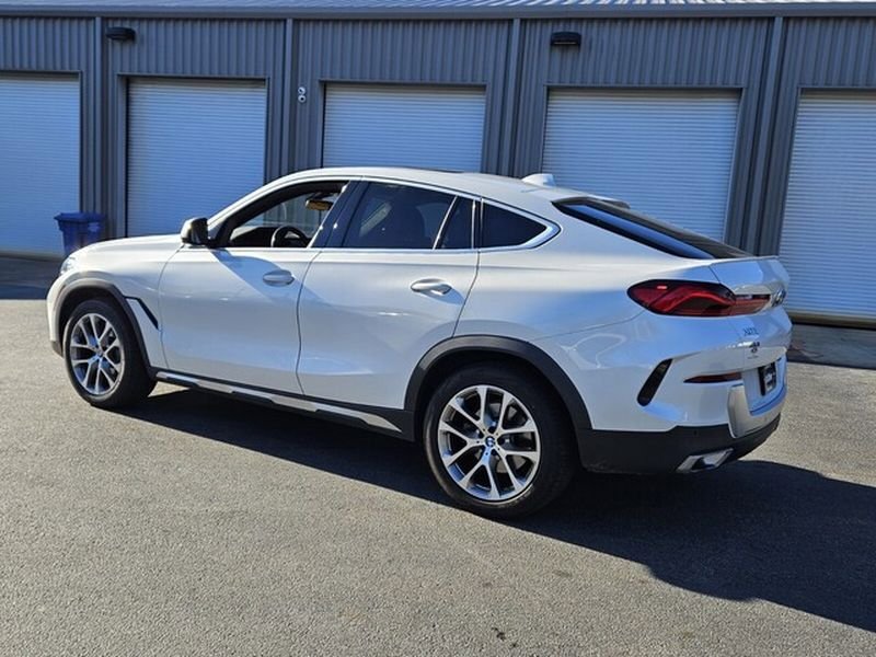 Used 2023 BMW X6 xDrive40i AWD/4WD image 11