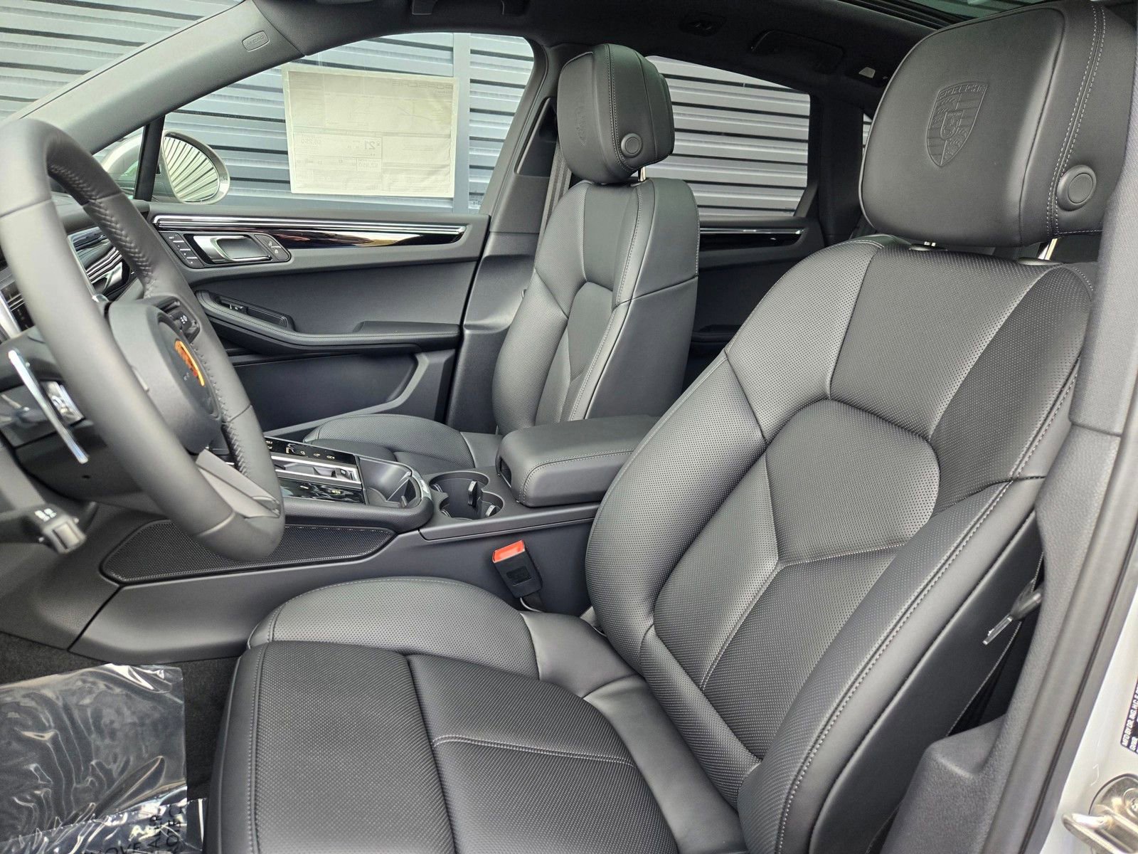 New 2026 Porsche Macan Turbo AWD/4WD image 5