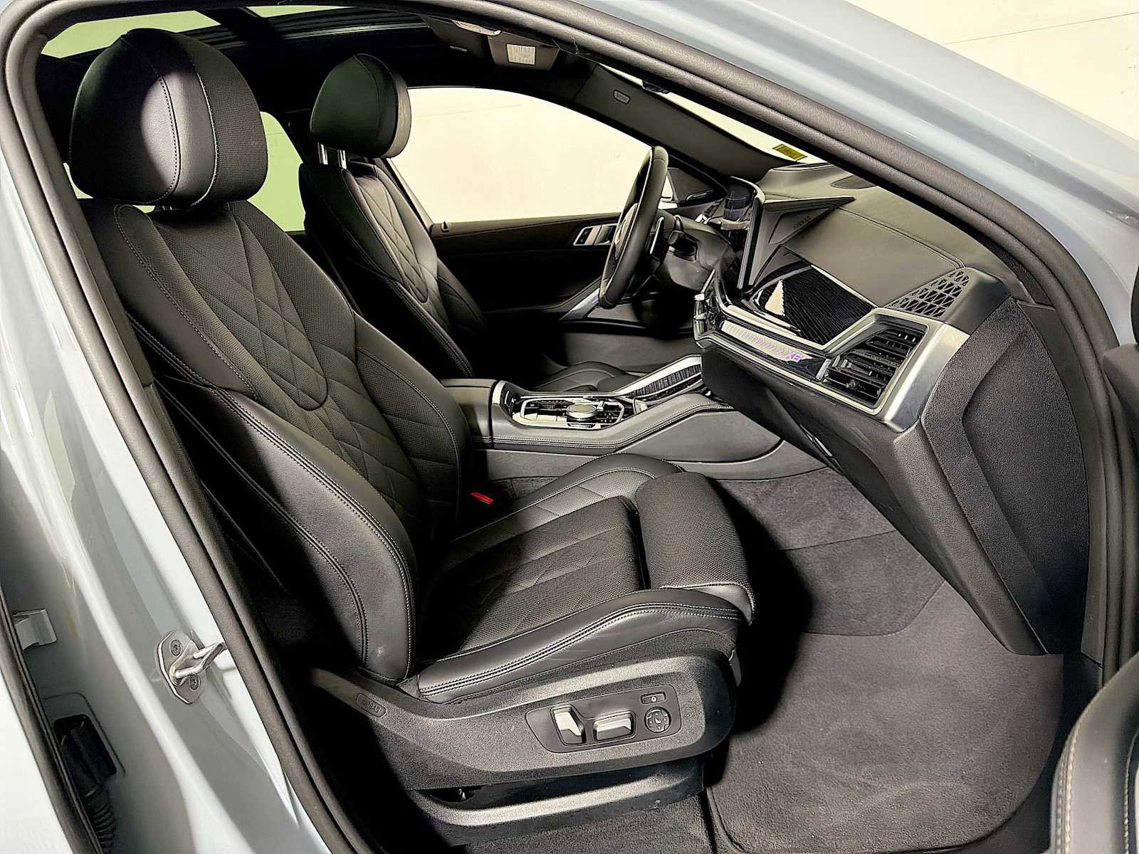 Used 2025 BMW X6 xDrive40i w/ Premium Package image 25