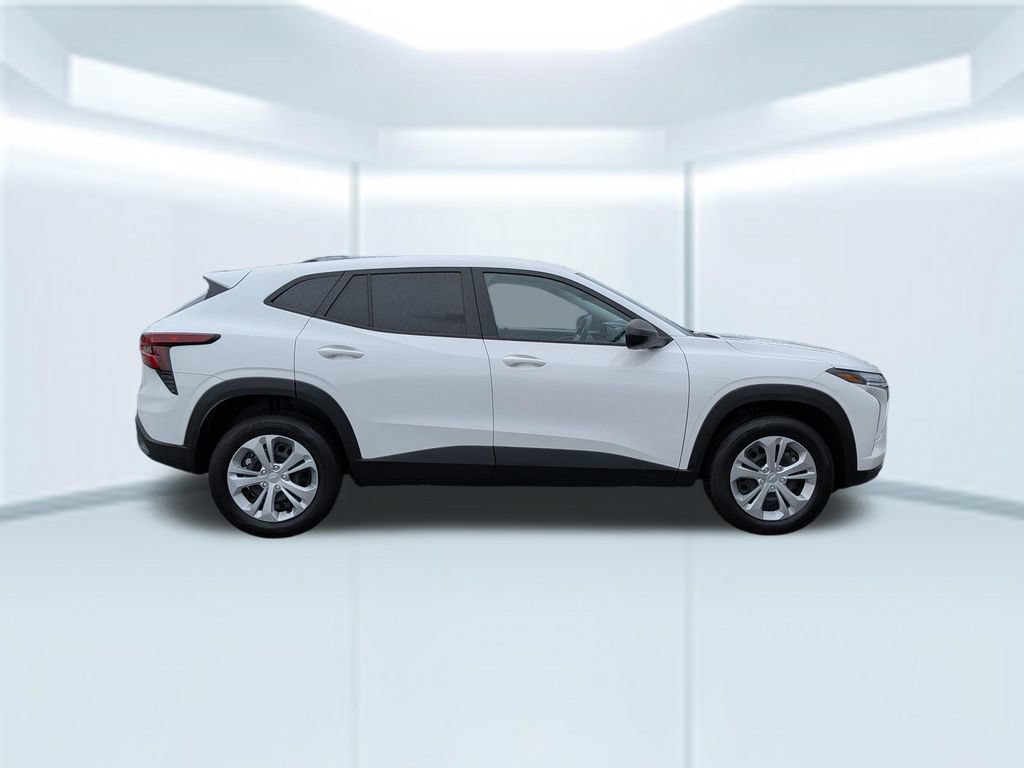 Used 2025 Chevrolet Trax LS FWD image 7