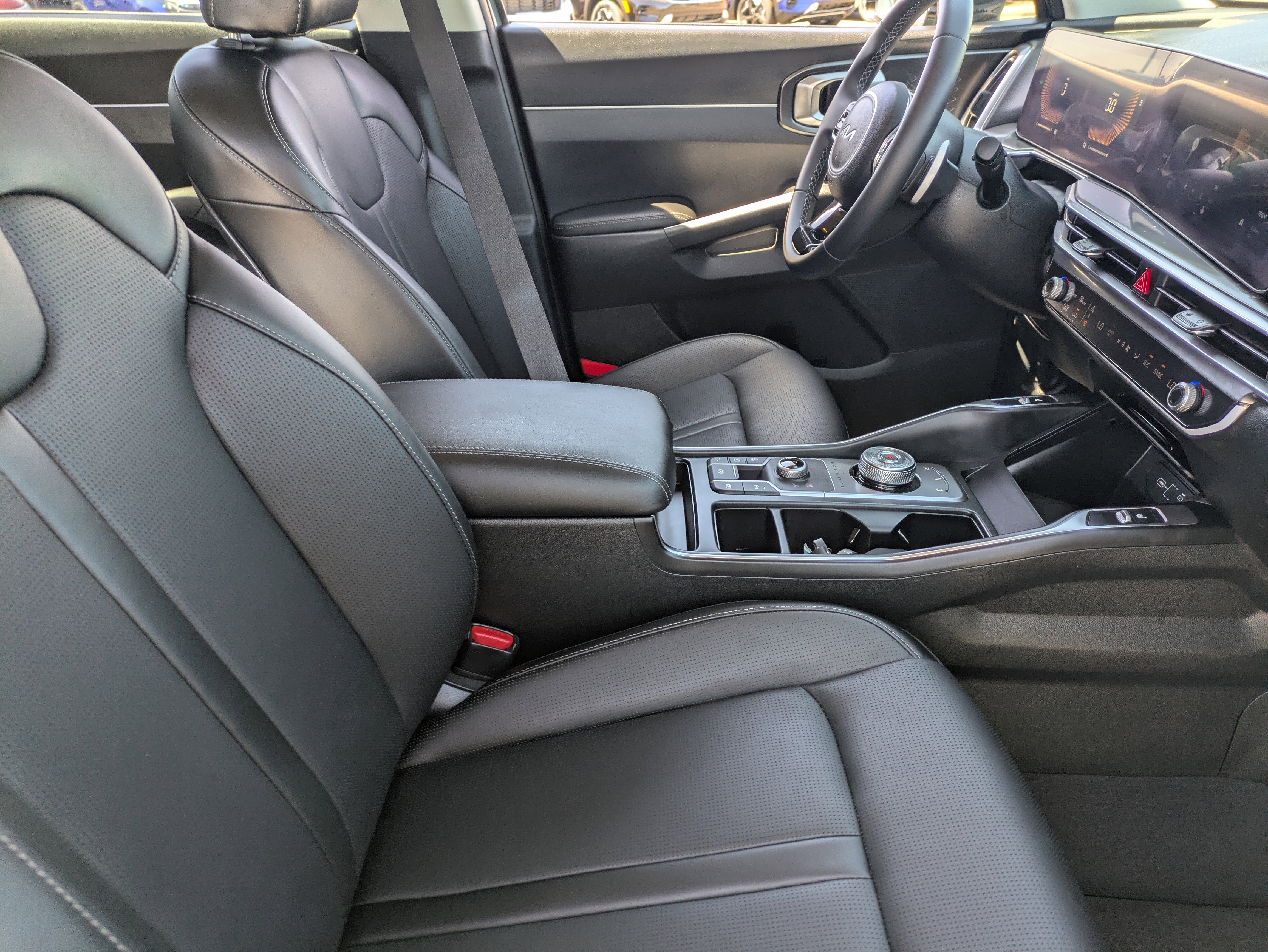 Certified 2025 Kia Sorento EX AWD/4WD image 12
