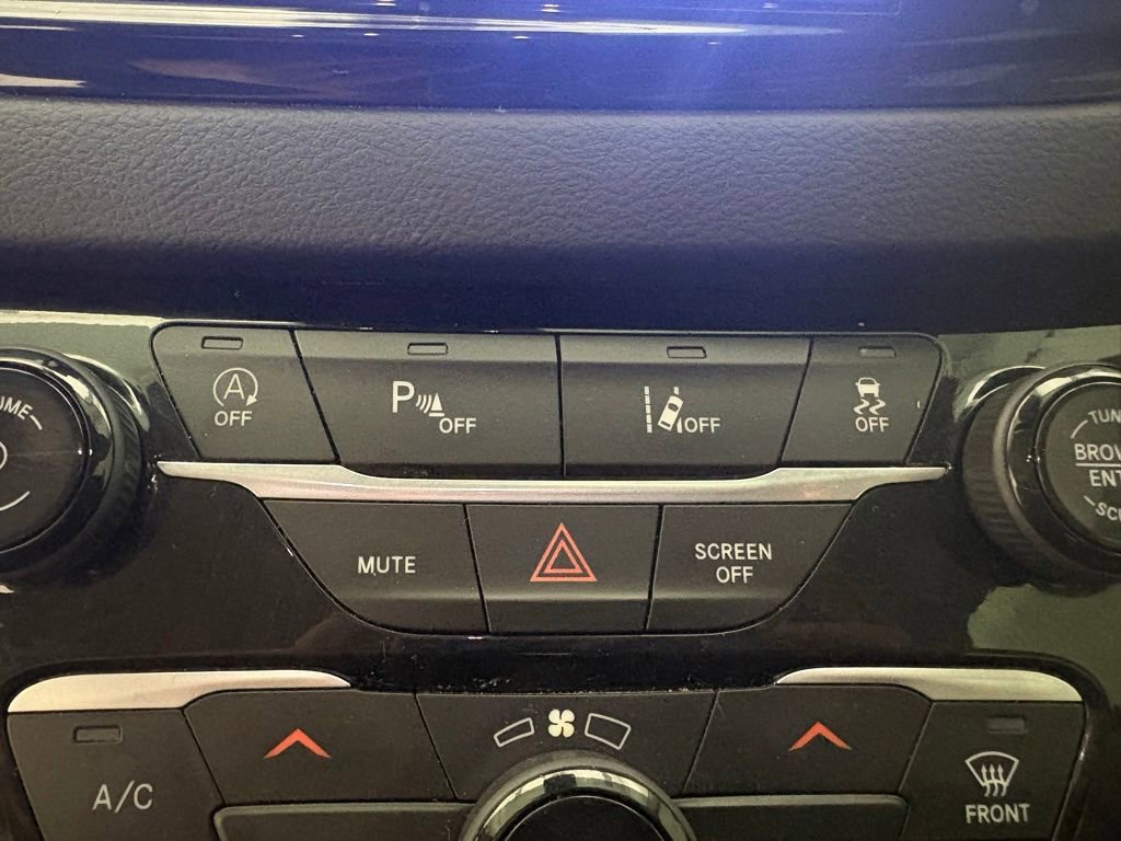 Used 2023 Chrysler Pacifica Touring-L FWD image 10