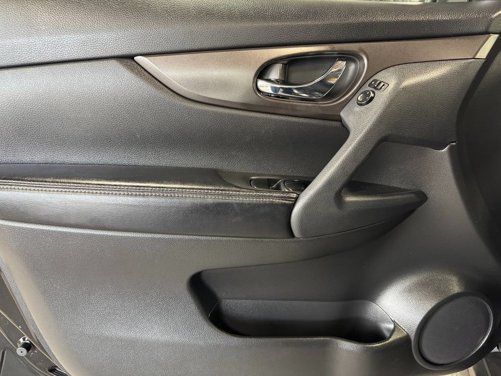 Used 2014 Nissan Rogue SV AWD/4WD image 10
