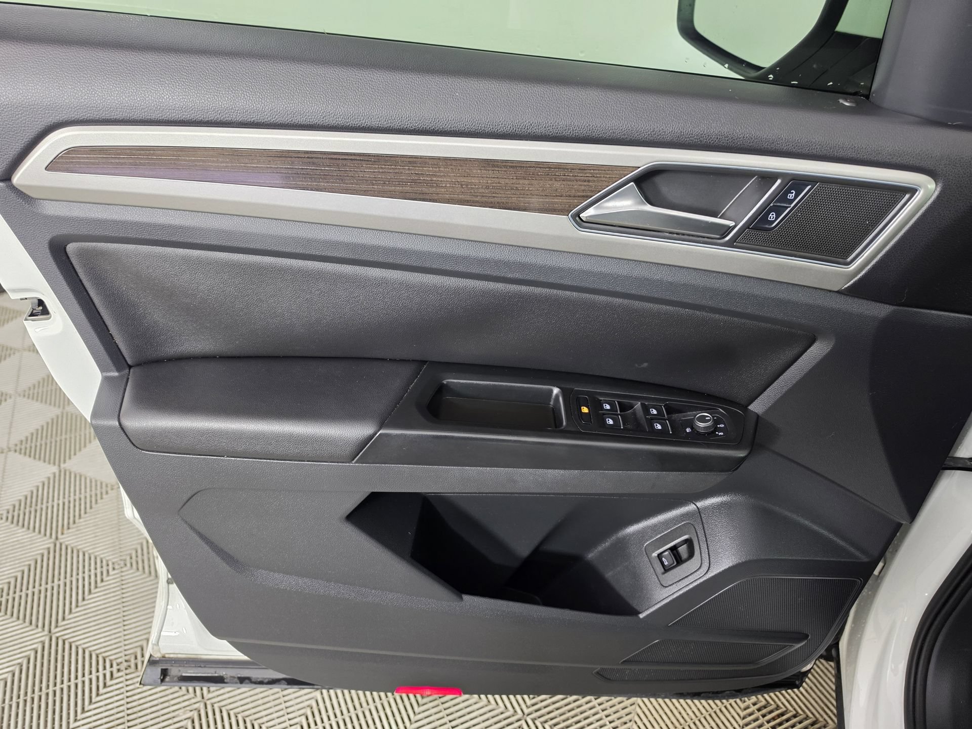 Used 2019 Volkswagen Atlas SE FWD image 18