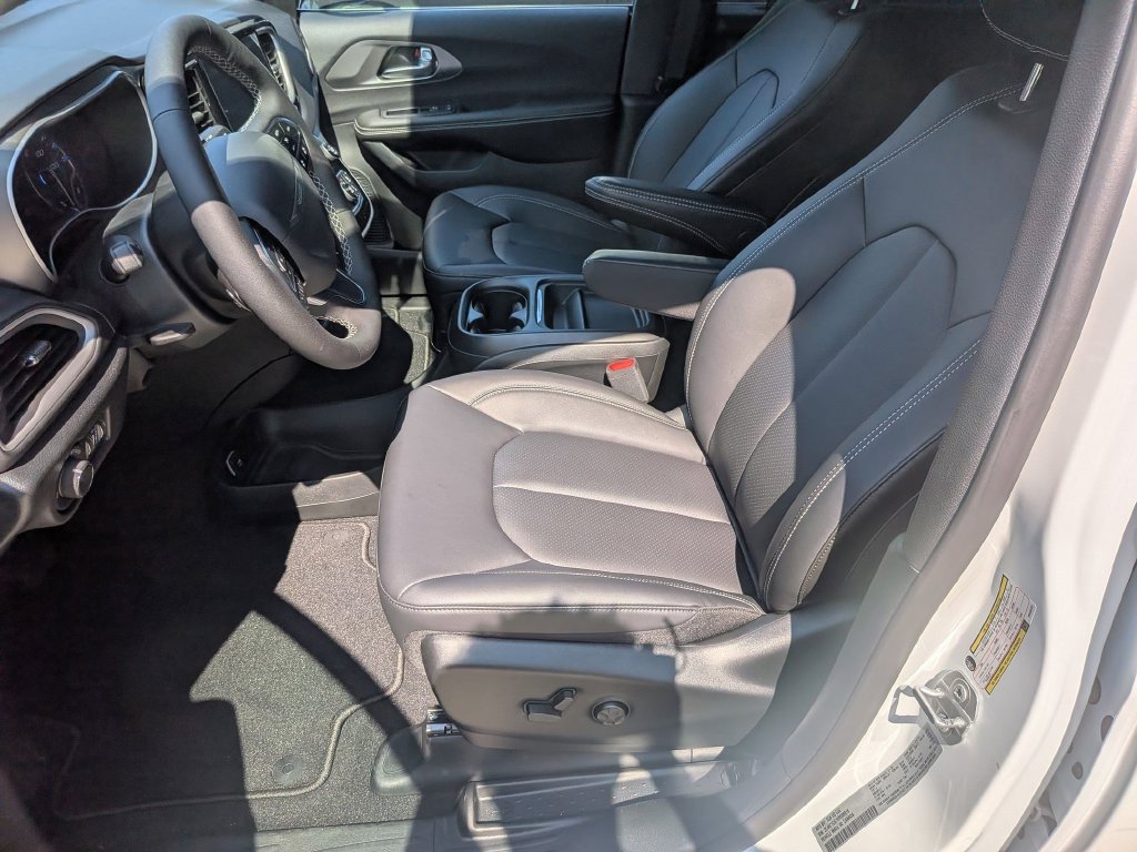 New 2027 Chrysler Pacifica LX FWD image 14
