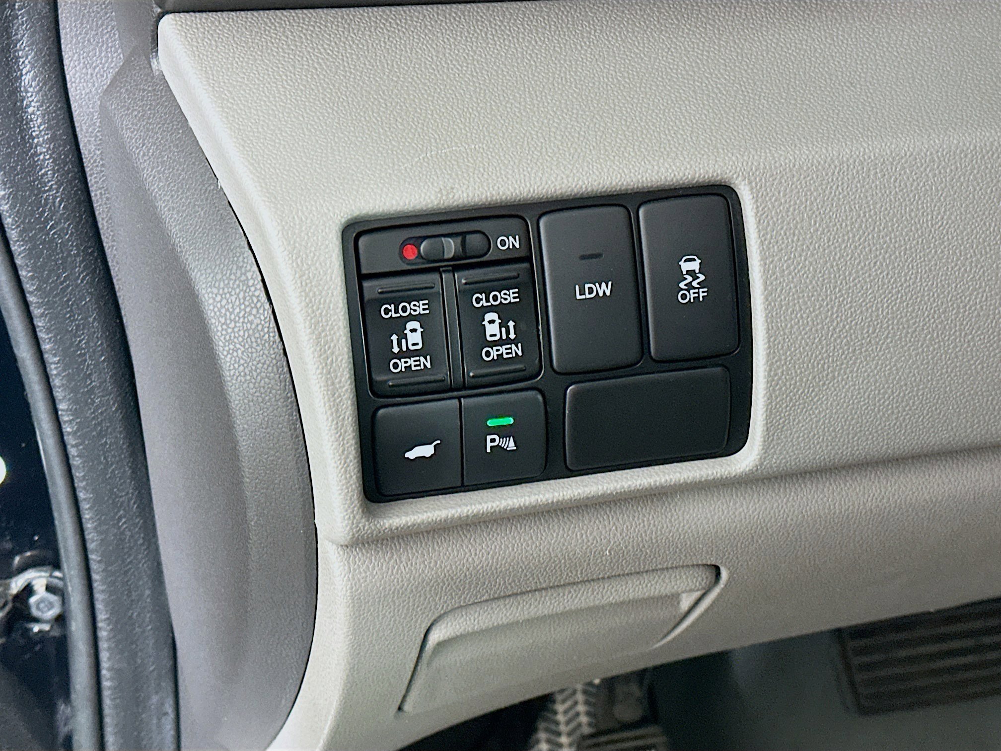 Used 2016 Honda Odyssey Touring Elite image 16