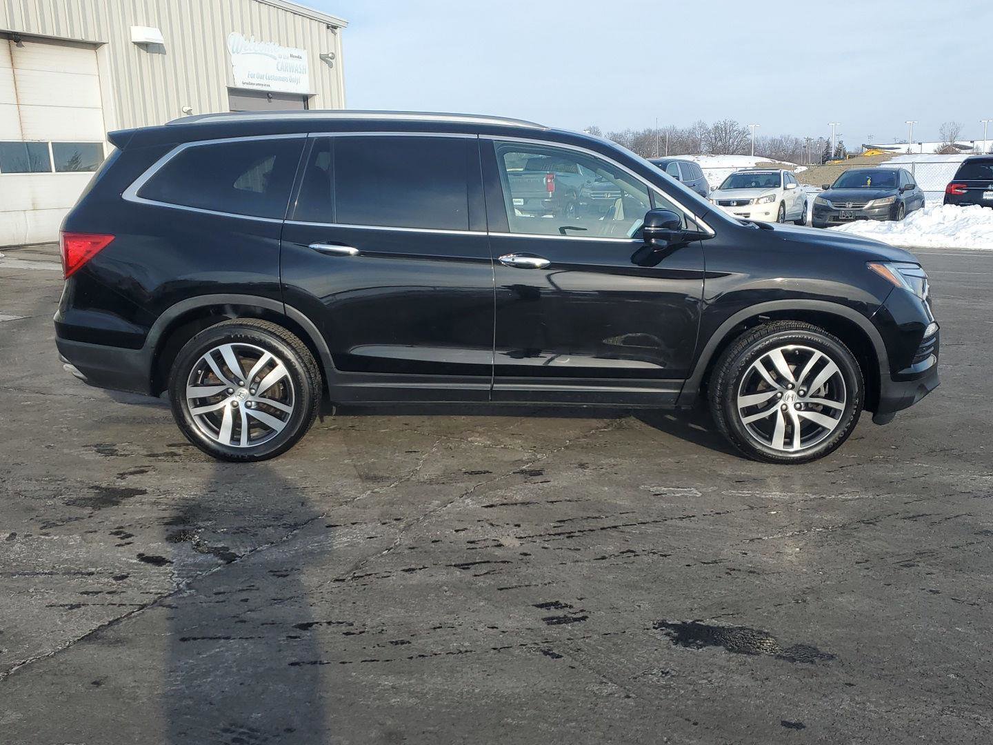 Used 2017 Honda Pilot Touring image 6