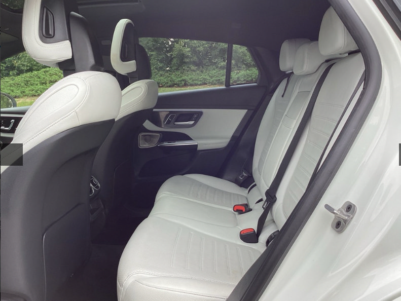 Used 2024 Mercedes-Benz GLC 300 4MATIC image 7