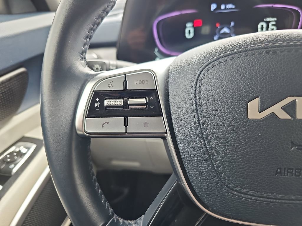 Used 2024 Kia Telluride EX w/ EX Captain's Chair Package image 23