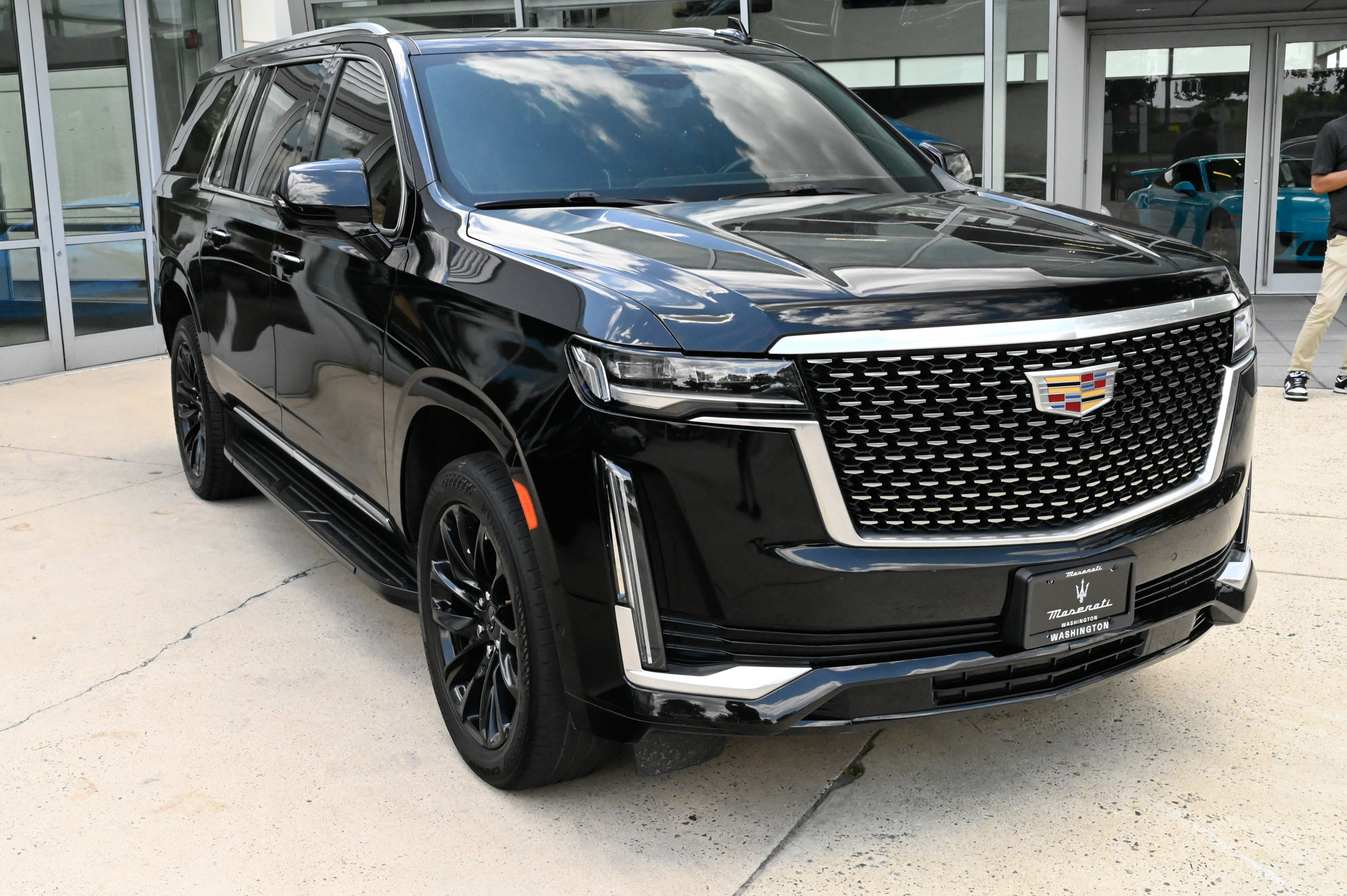 Used 2021 Cadillac Escalade ESV Premium Luxury AWD/4WD image 3