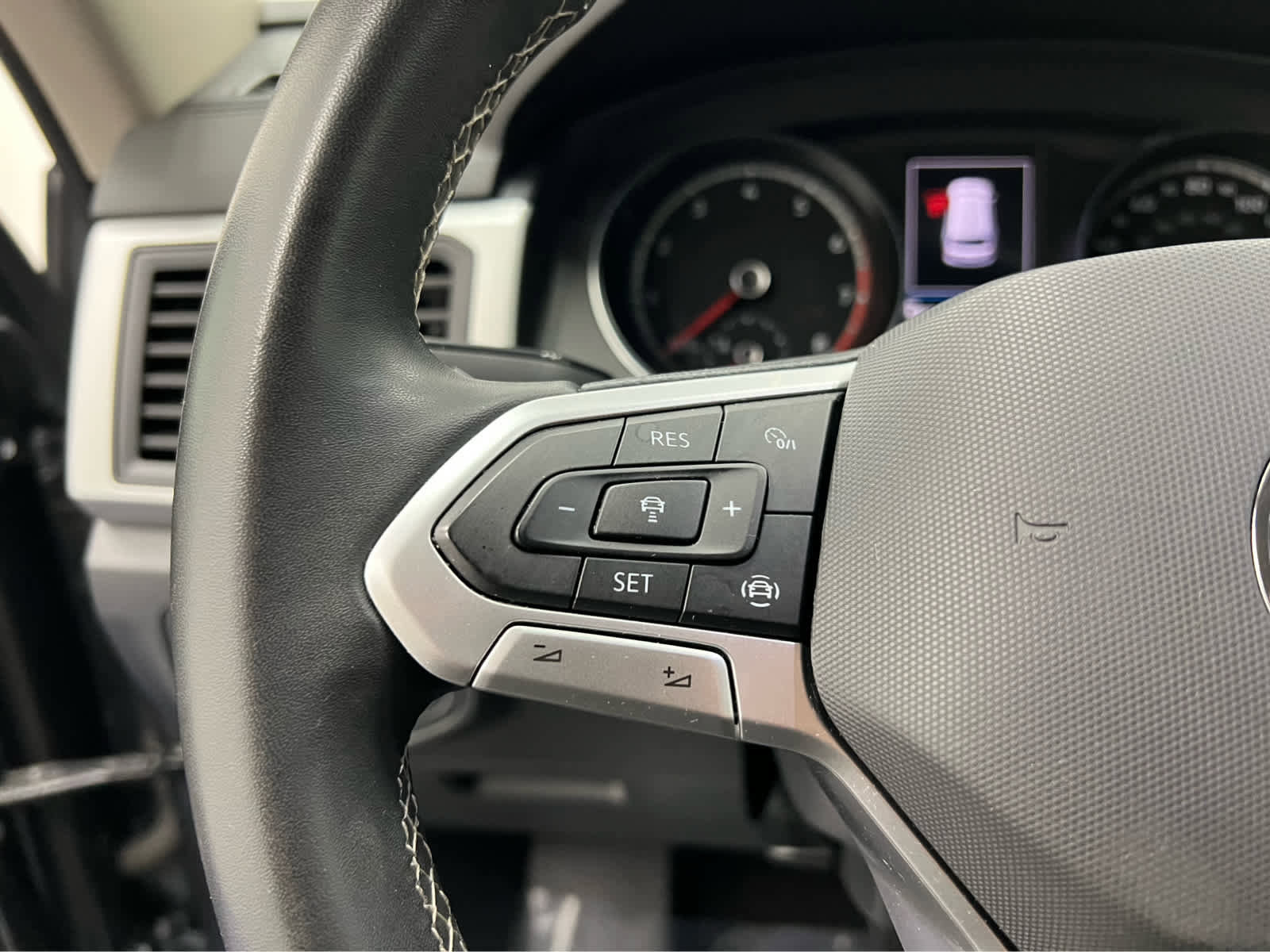 Used 2021 Volkswagen Atlas SE w/ Towing Package image 17