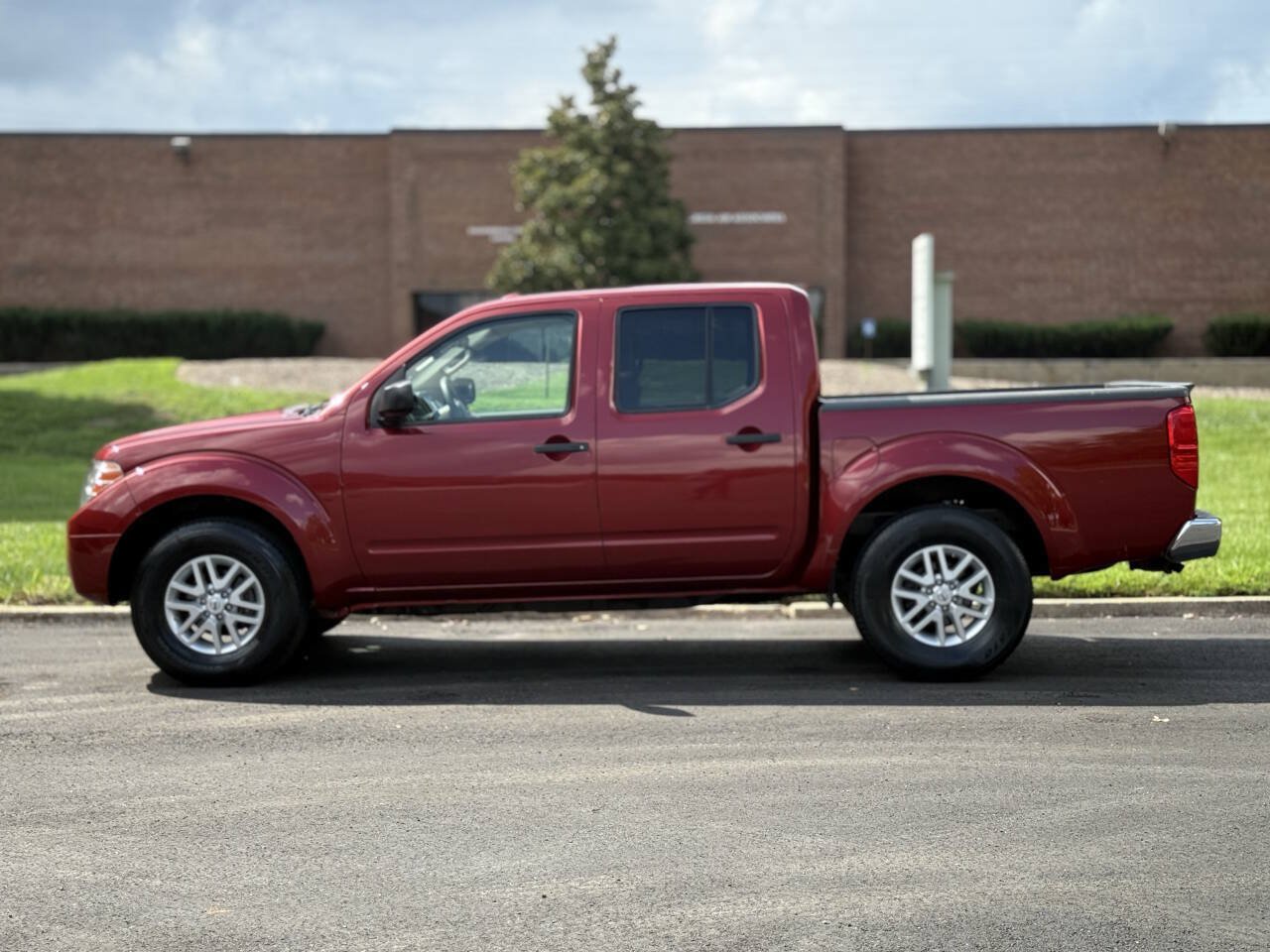 Used 2016 Nissan Frontier SV AWD/4WD image 7