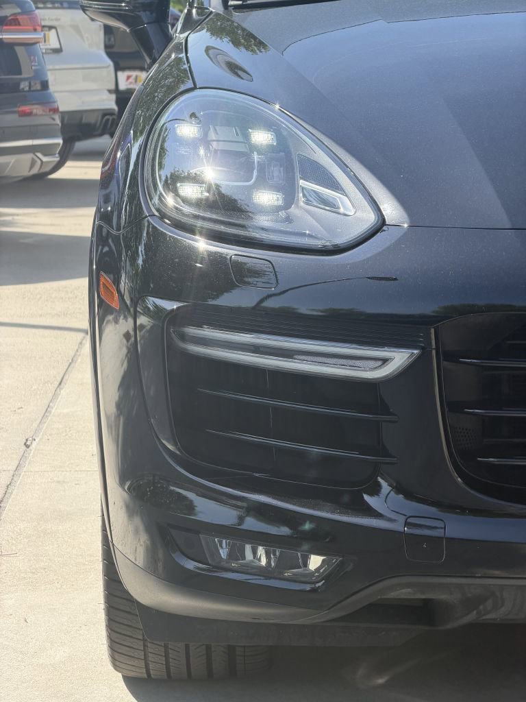 Used 2018 Porsche Cayenne Turbo S AWD/4WD image 9