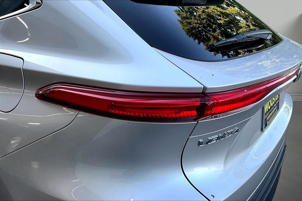 Used 2022 Toyota Venza LE AWD/4WD image 23