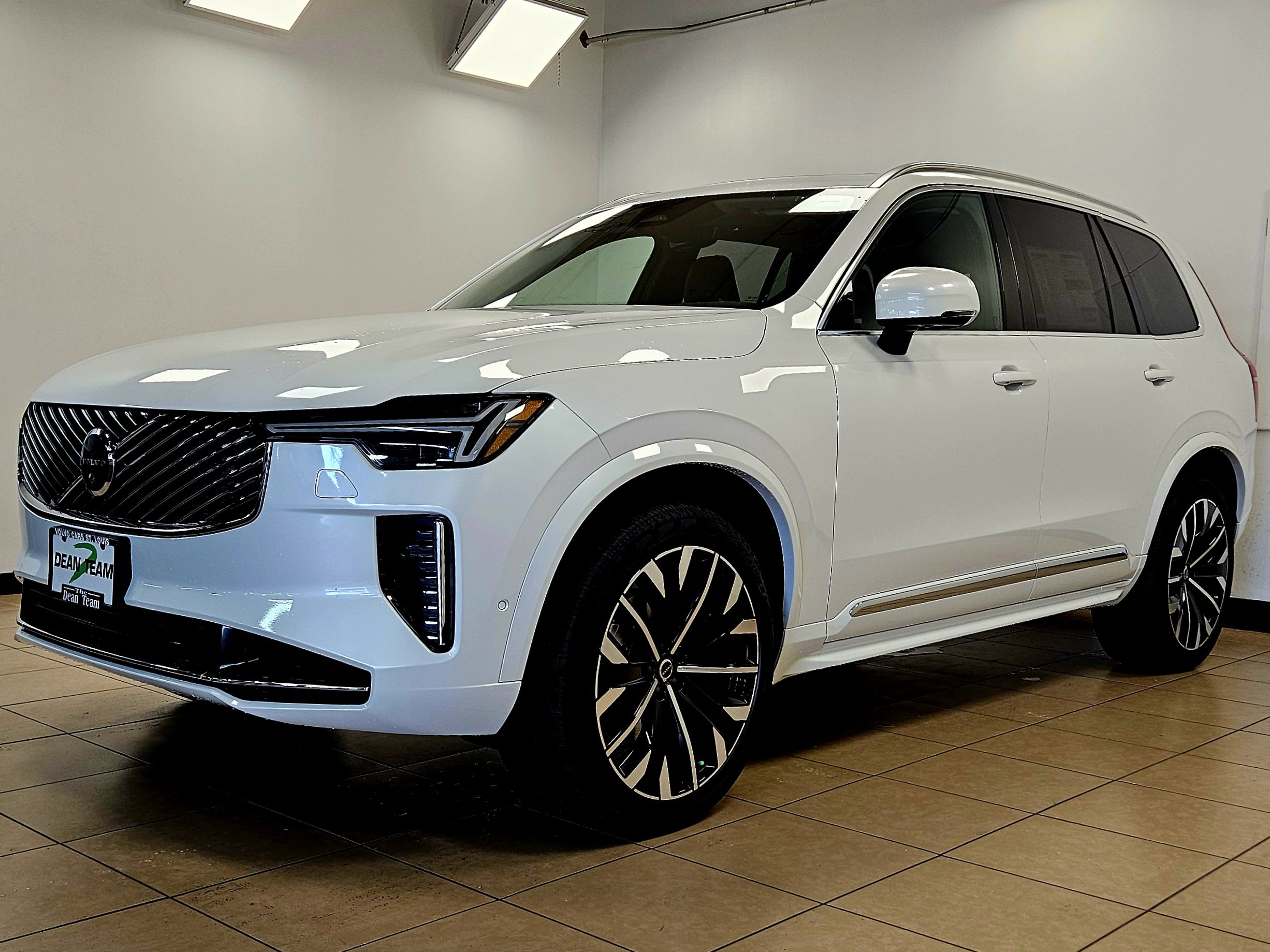 New 2026 Volvo XC90 B6 Plus w/ Protection Package image 4