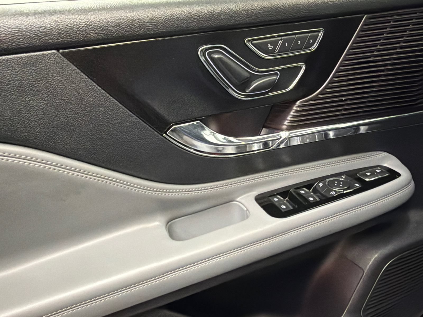 Used 2022 Lincoln Corsair AWD w/ Premium Package image 33