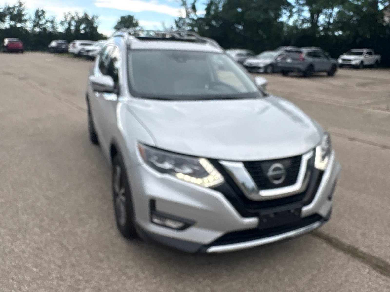 Used 2017 Nissan Rogue SL w/ SL Premium Package AWD/4WD image 16
