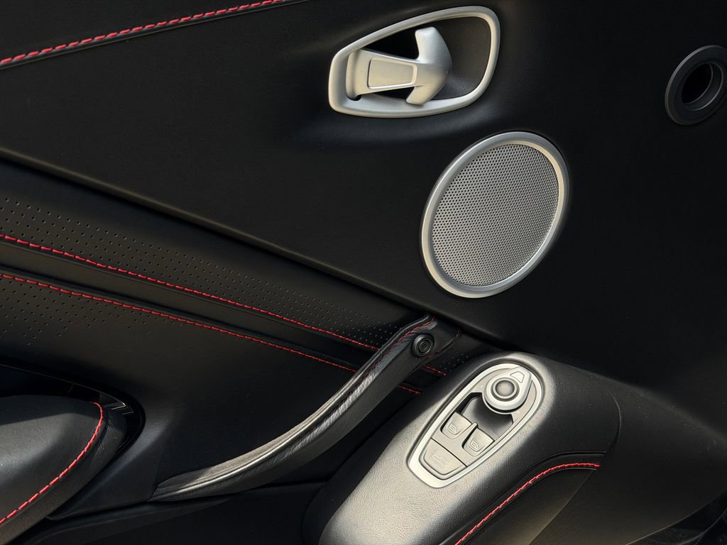 Used 2020 Aston Martin V8 Vantage Coupe RWD image 23