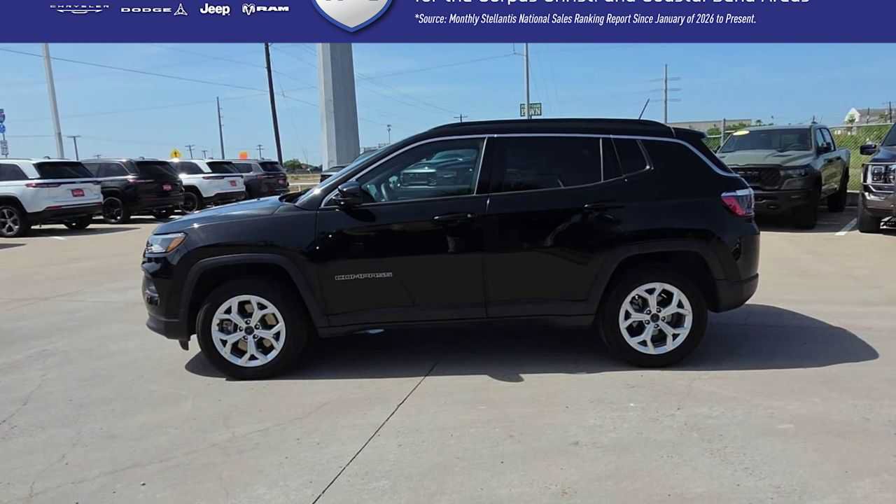 Used 2025 Jeep Compass Latitude w/ Sun & Sound Group AWD/4WD image 5