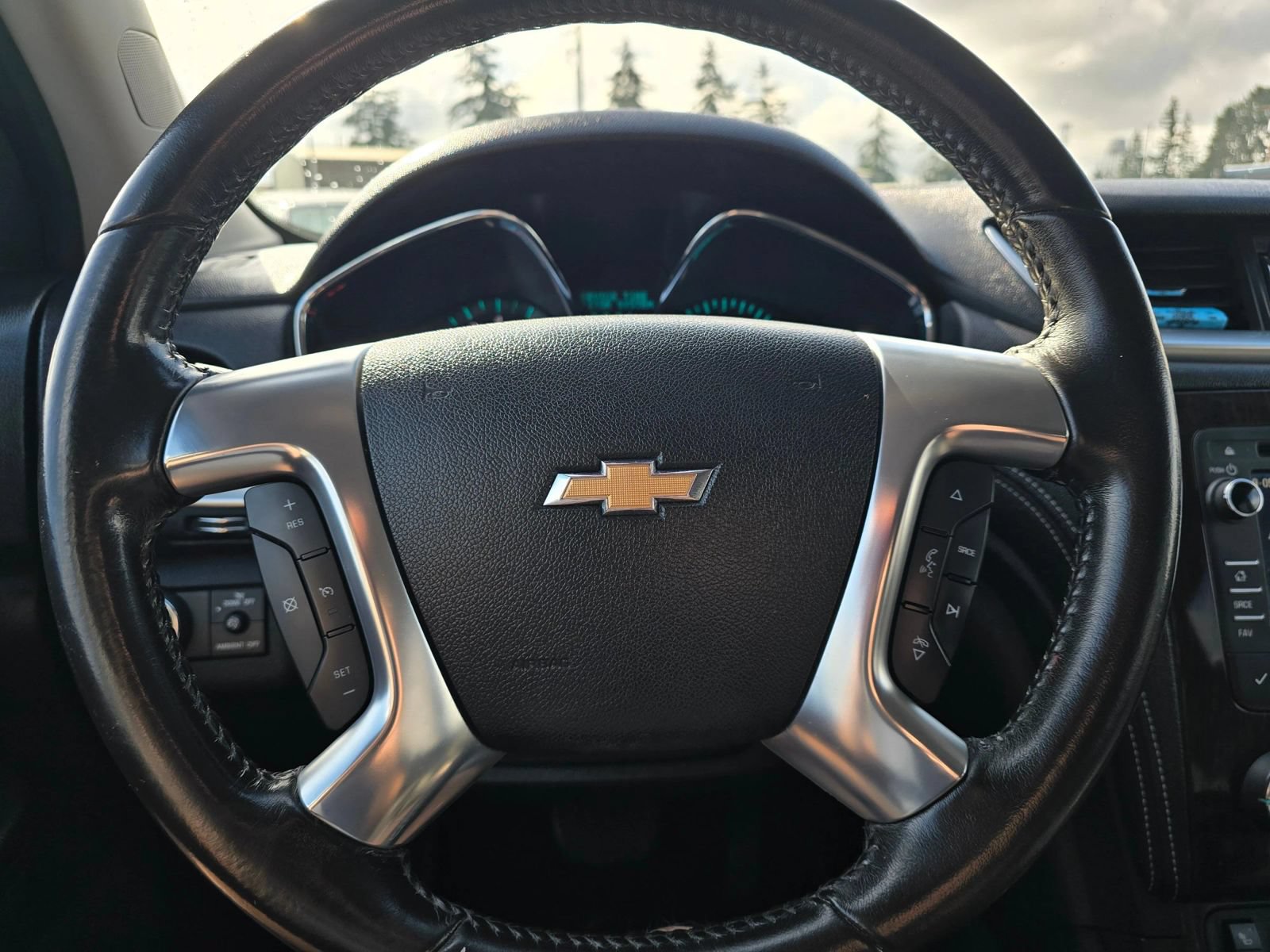 Used 2016 Chevrolet Traverse LT w/ Style and Technology Package FWD image 24