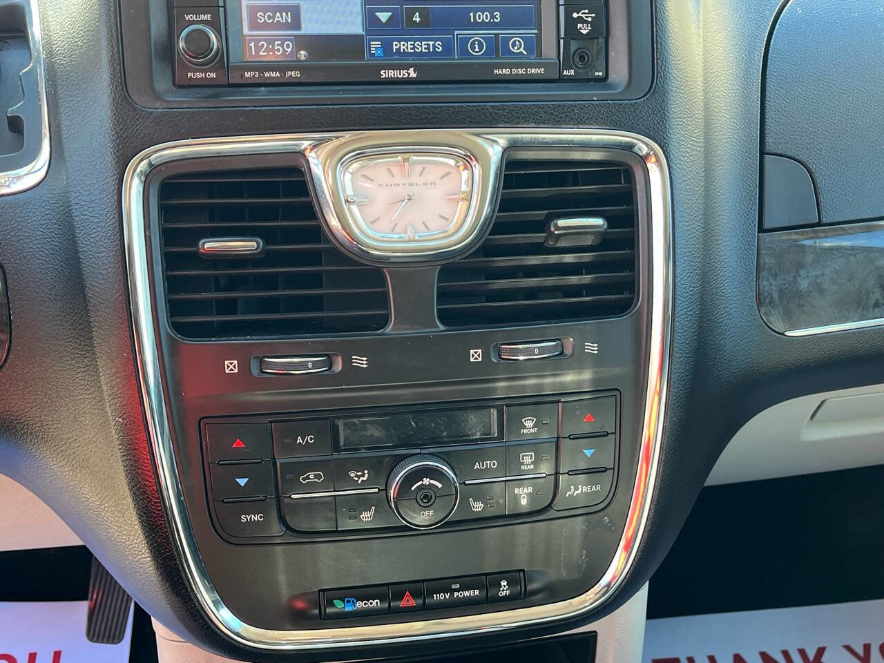 Used 2011 Chrysler Town & Country Touring-L image 22