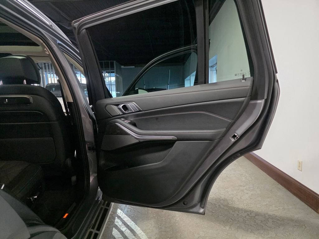 Used 2025 BMW X7 xDrive40i w/ Premium Package image 30