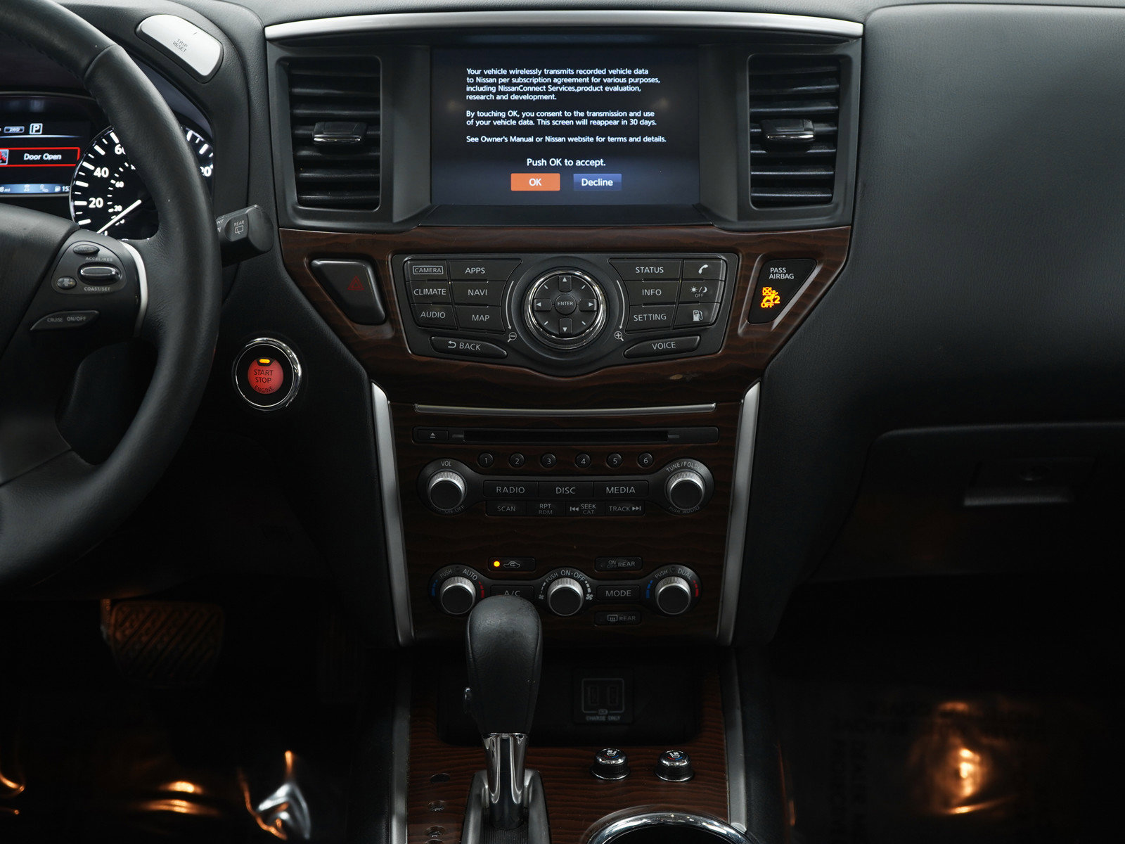 Used 2018 Nissan Pathfinder Platinum image 17