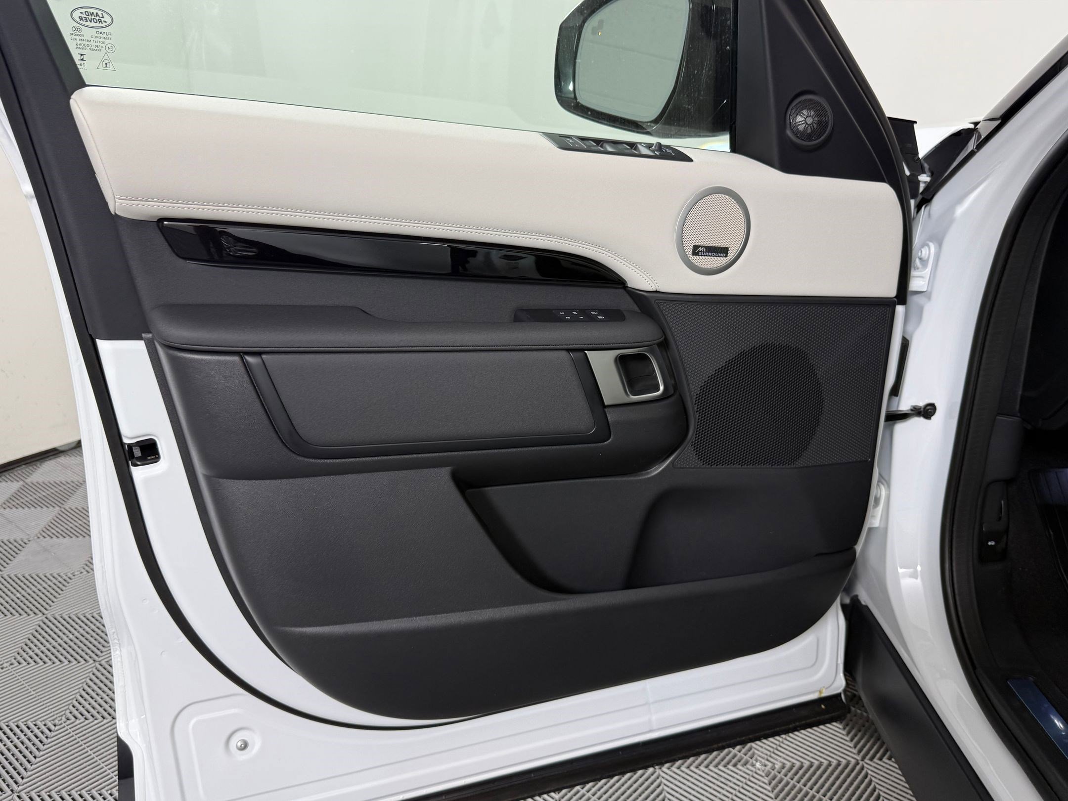 New 2026 Land Rover Discovery S AWD/4WD image 22
